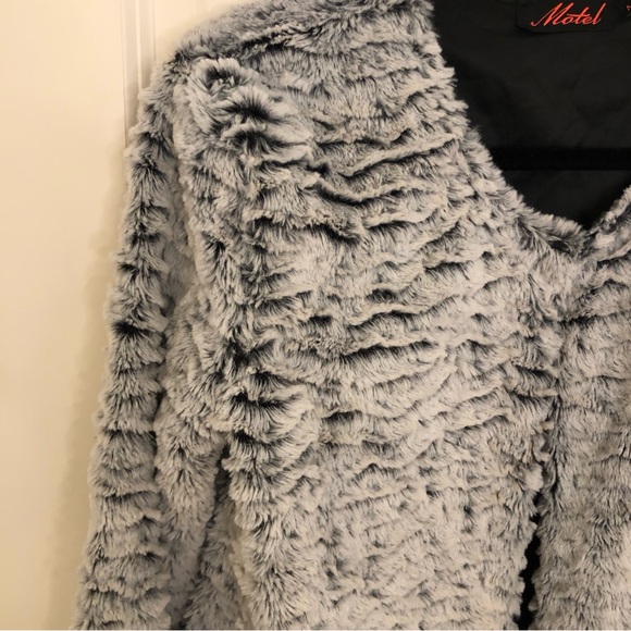 Motel Rocks Grey Fuzzy Fur Like new Eye catching Jacket medium Great condition - Picture 3 of 10
